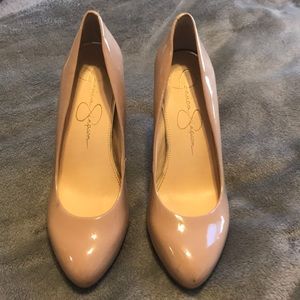 Nude heels 👠
